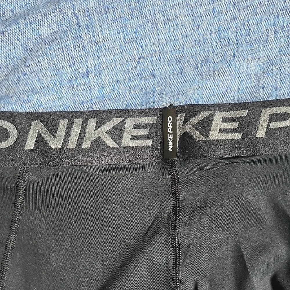 EUC - Nike Black Boys' Pro 3/4 Compression Leggings, Size M